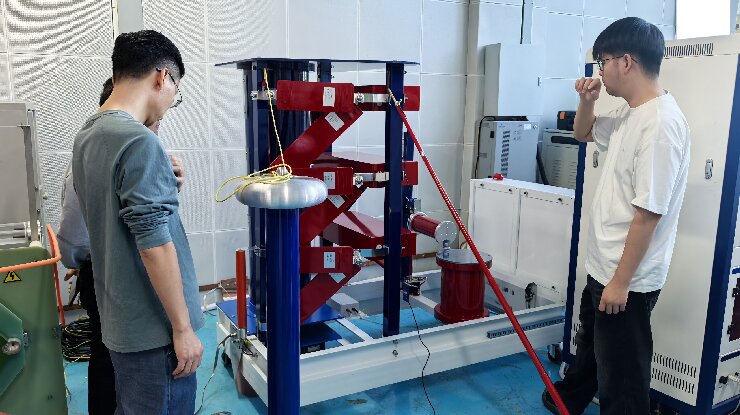 沖擊電壓發生器